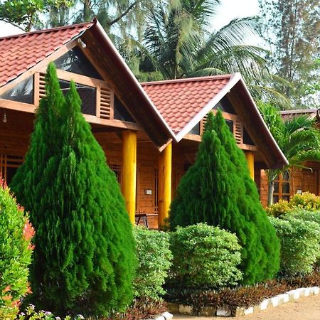 Mithra Paradise Beach Hotel Нилавели Экстерьер фото