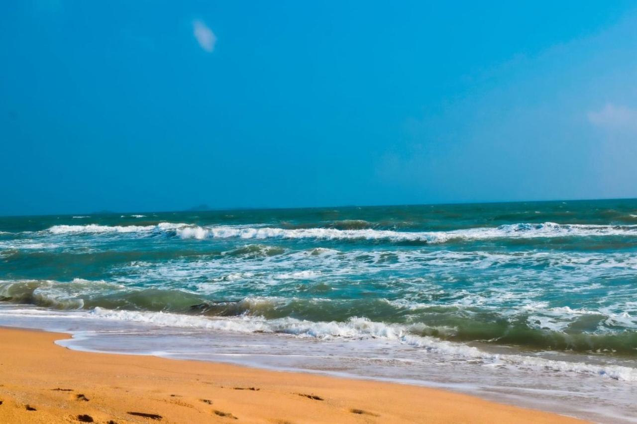 Mithra Paradise Beach Hotel Нилавели Экстерьер фото