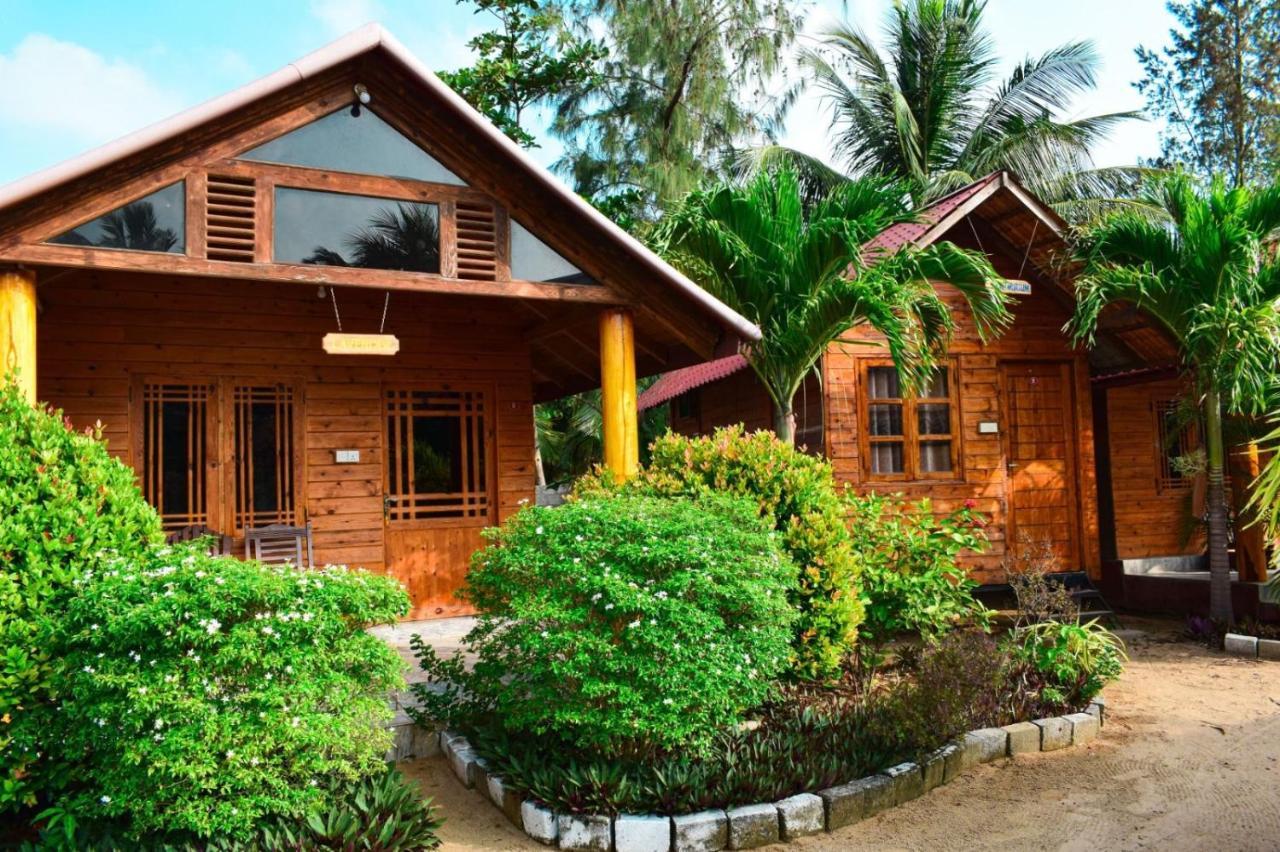Mithra Paradise Beach Hotel Нилавели Экстерьер фото