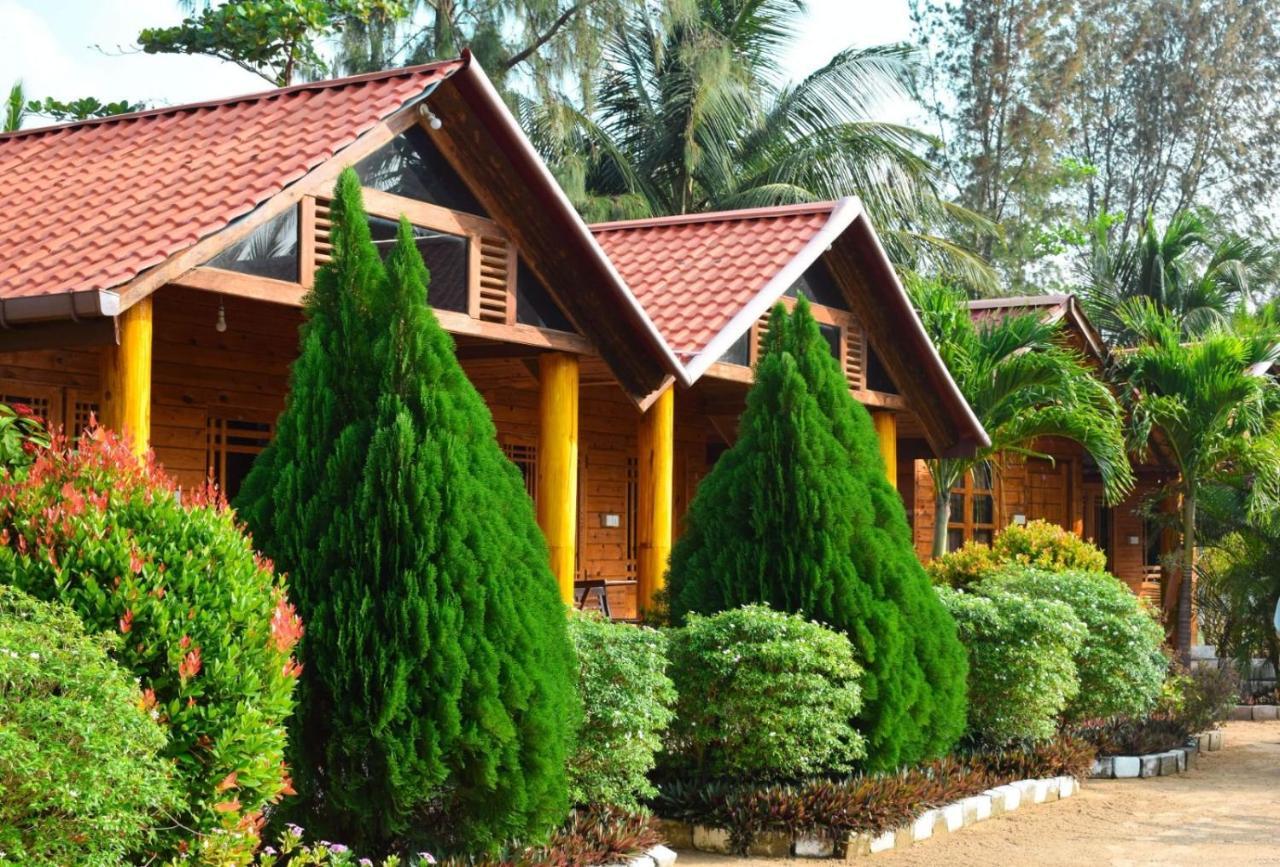 Mithra Paradise Beach Hotel Нилавели Экстерьер фото