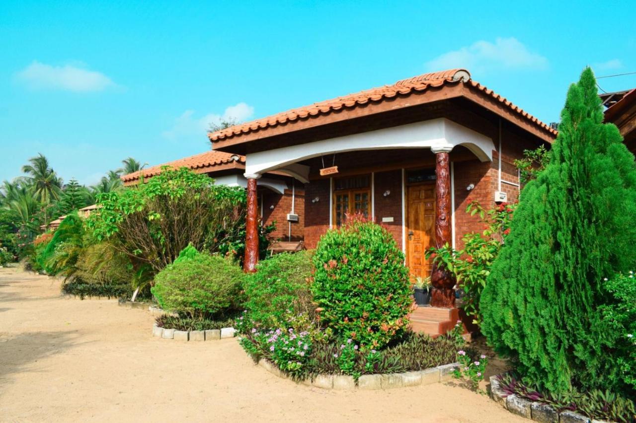 Mithra Paradise Beach Hotel Нилавели Экстерьер фото