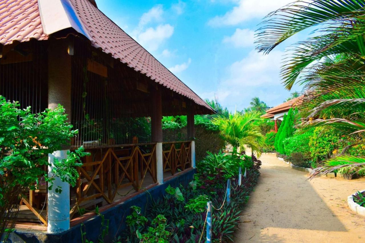 Mithra Paradise Beach Hotel Нилавели Экстерьер фото